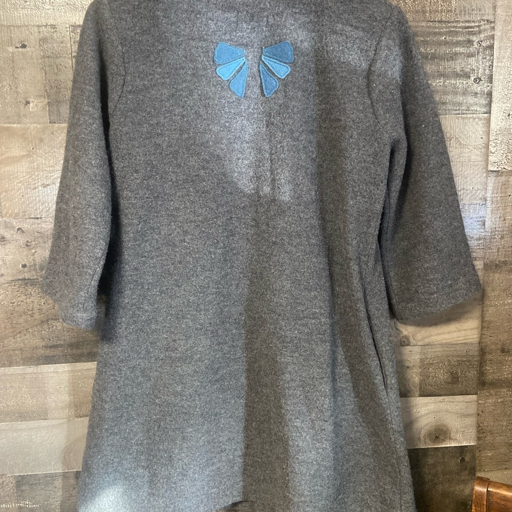 Anthropologie ruby 25 Gray Knit Marino Wool Cardigan with Blue Floral Appliqué - Picture 3 of 14
